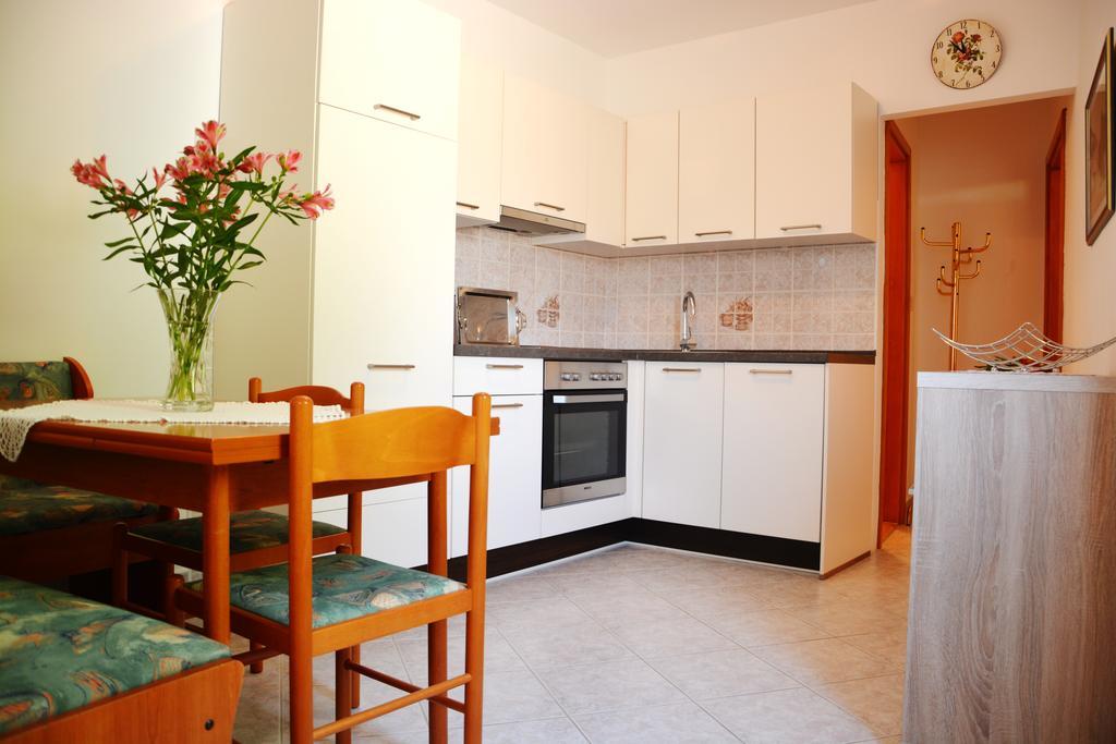 Apartments Mladinic Pucisca Εξωτερικό φωτογραφία