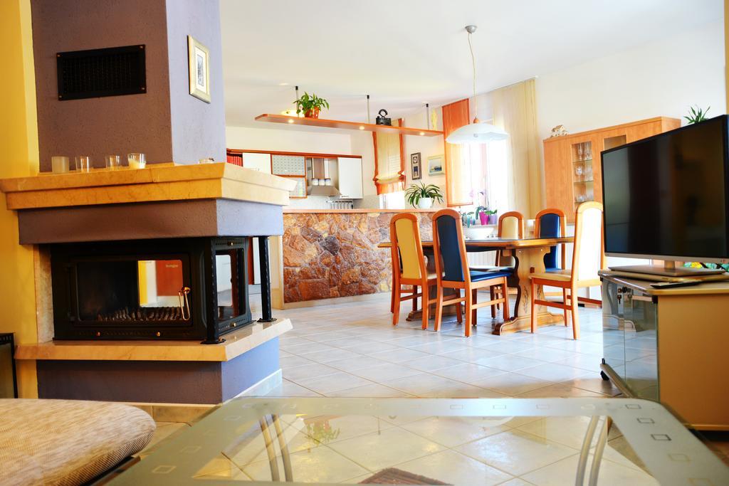 Apartments Mladinic Pucisca Εξωτερικό φωτογραφία